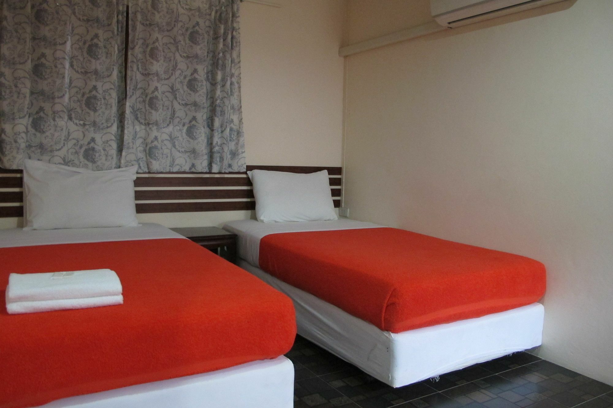 Samchai Hotel Si Racha Ngoại thất bức ảnh
