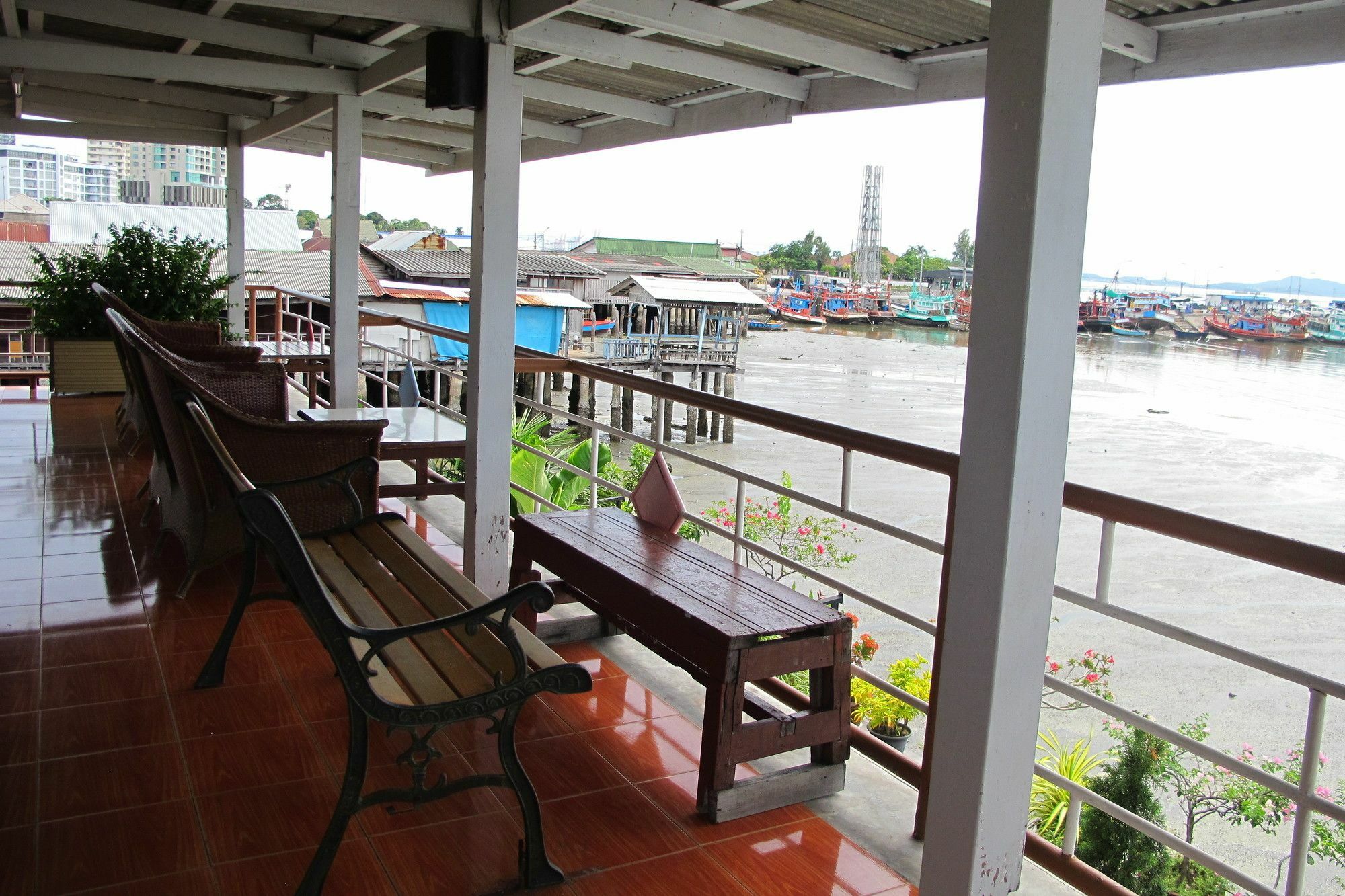 Samchai Hotel Si Racha Ngoại thất bức ảnh