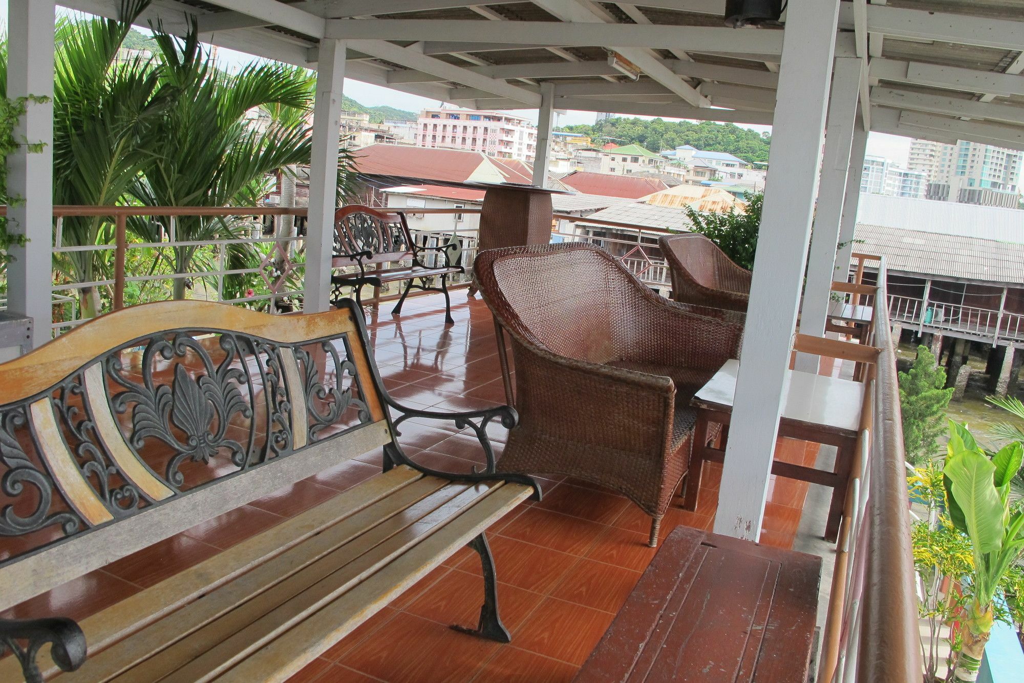 Samchai Hotel Si Racha Ngoại thất bức ảnh